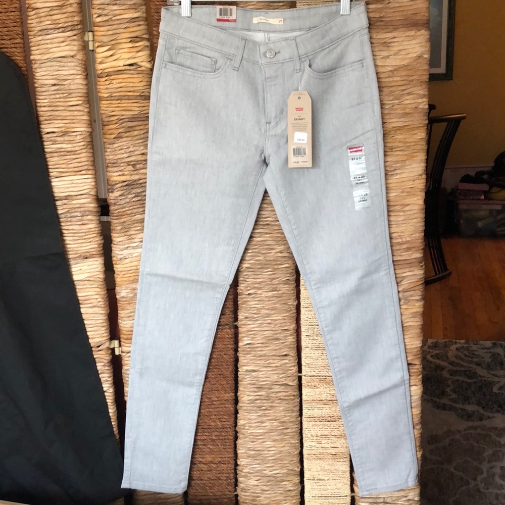 COMFORTABLE Light Grey skinny jeans.